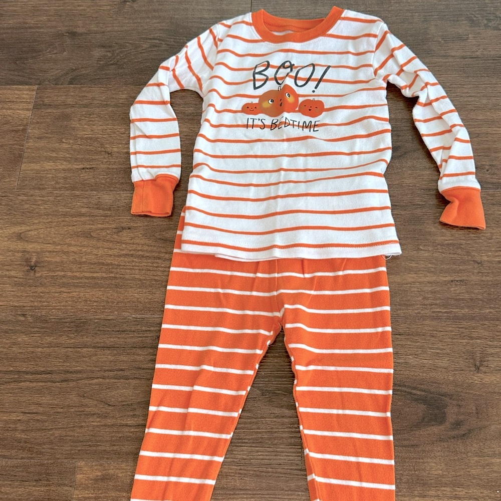 Carter’s Halloween pajama set